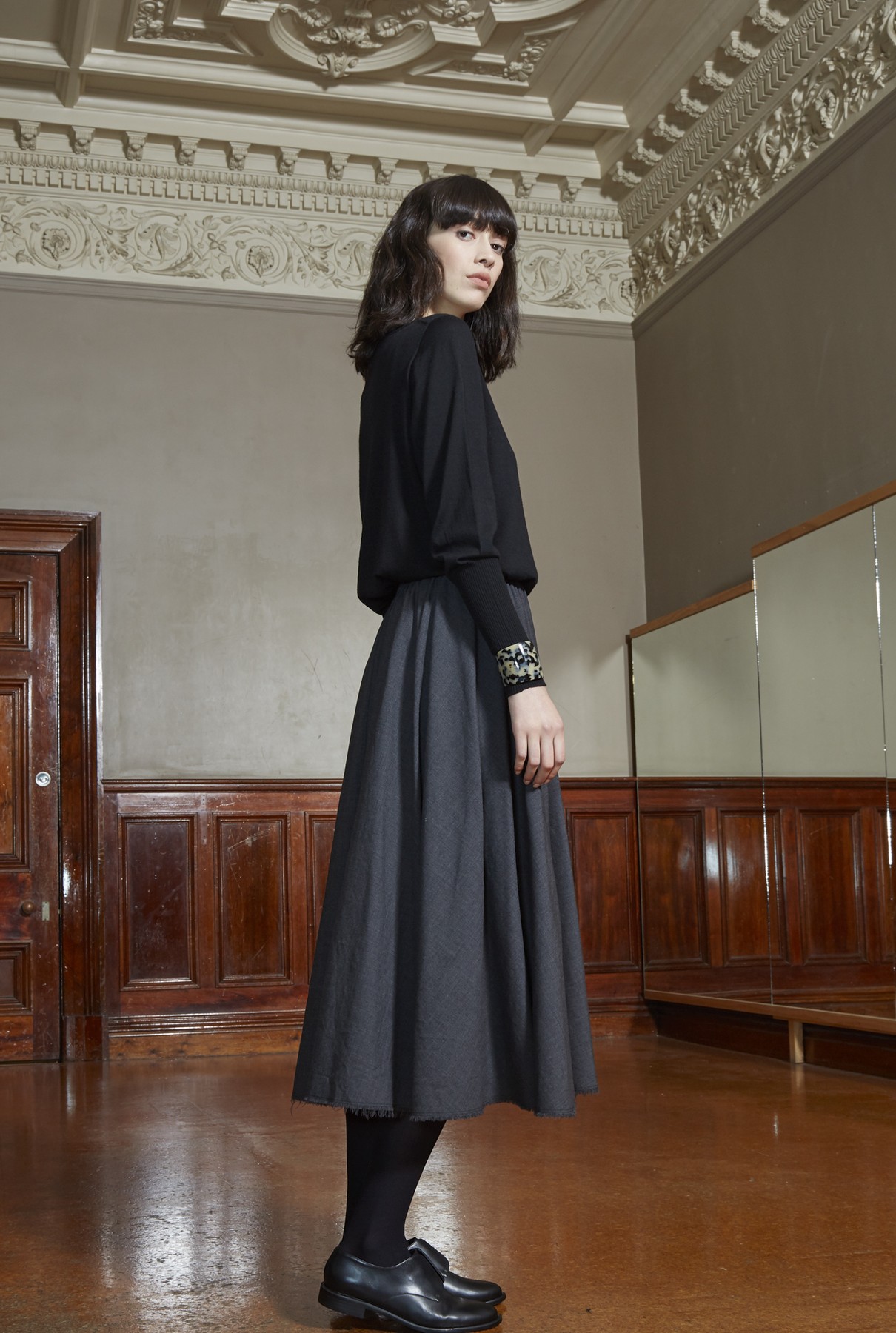 lucky jumper/black
school skirt-long/charcoal