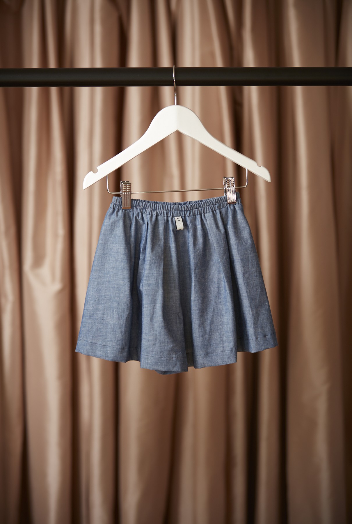 Hazel short/chambray - front