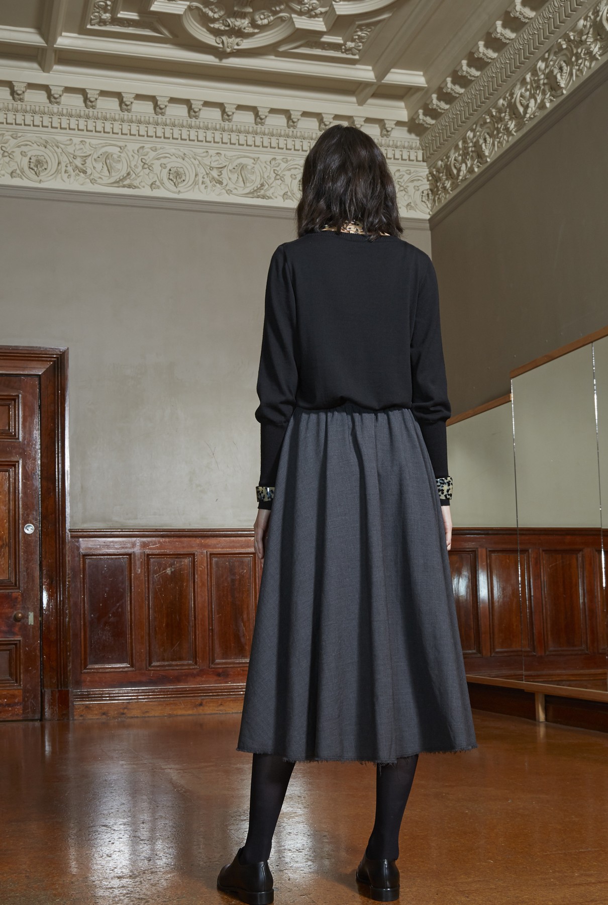 lucky jumper/black
school skirt-long/charcoal