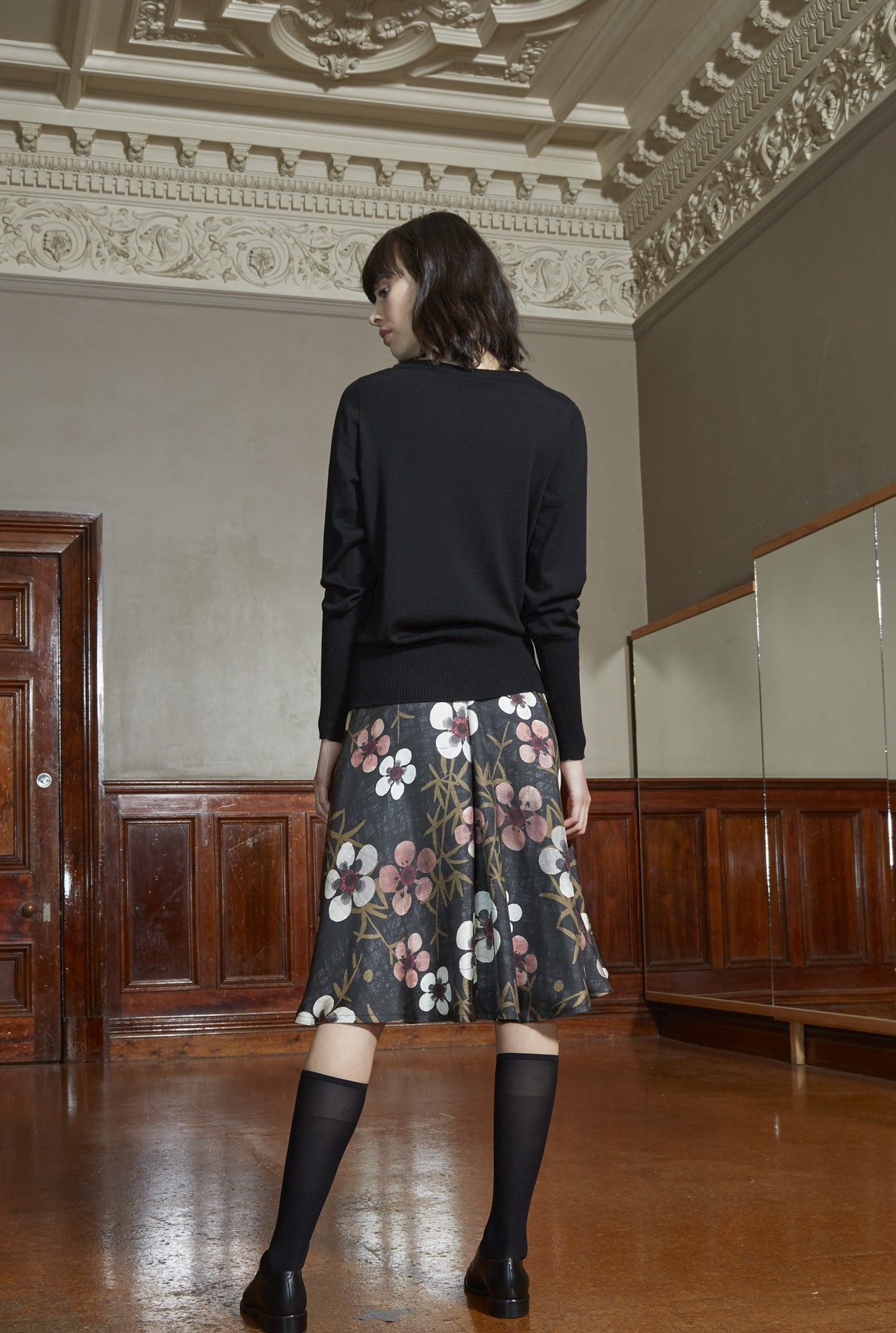 lucky jumper/black
dancing skirt/manuka blossom